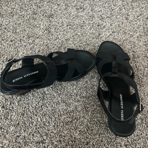 Athena Alexander Black Sandal Wedges - like new - Picture 2 of 4